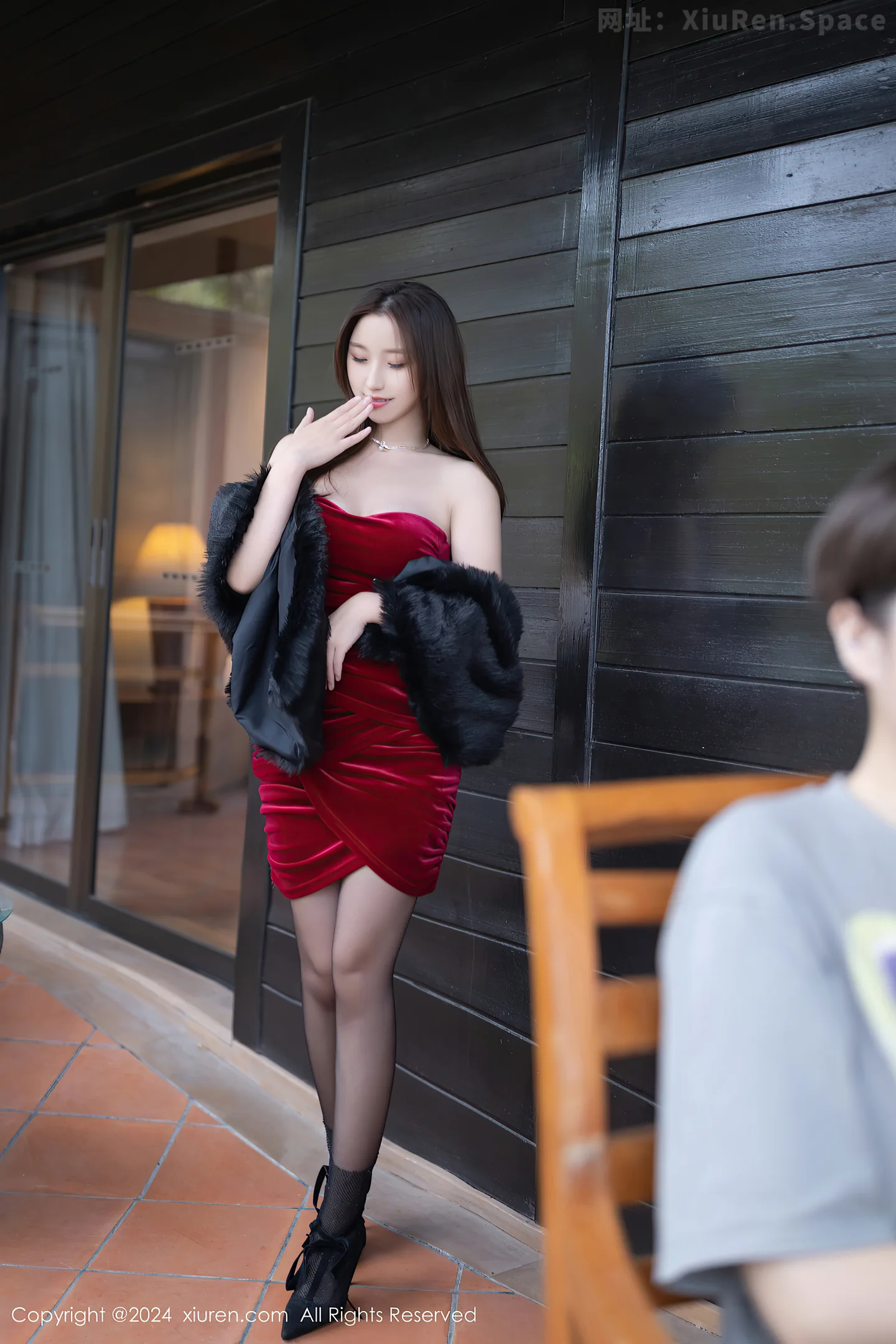 图片[5]-[XiuRen秀人网]VOL.8077 模特杏子Yada性感红色连衣短裙露黑色内衣秀曼妙身姿诱惑写真82P-秀人网官方网站